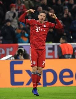 27.11.2018, Champions League Saison 2018 2019, Bayern vs Benfica Lissabon, Allianz Arena, Muenchen, im Bild: Robert Lewandowski (FCB) jubelt zum 4:1 DFL REGULATIONS PROHIBIT ANY USE OF PHOTOGRAPHS AS IMAGE SEQUENCES AND OR QUASI VIDEO.