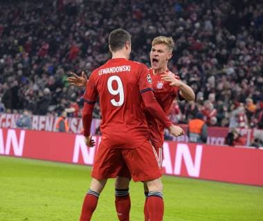 27.11.2018, Fussball UEFA Champions League 2018 2019, Gruppenphase, 5.Spieltag, FC Bayern München - Benfica Lissabon, in der Allianz-Arena München. Torjubel Robert Lewandowski (FC Bayern München) mit Joshua Kimmich (FC Bayern München).