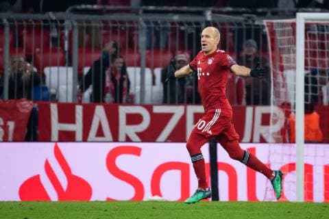 27.11.2018, xkvx, Fussball UEFA Champions League, FC Bayern Muenchen - Benfica Lissabon emspor, v.l. Torjubel, Goal celebration, celebrate the goal zum 2:0 durch Arjen Robben (FCB - FC Bayern Muenchen) laeuft jubelt Richtung Trainer Niko Kovac (FCB - FC Bayern Muenchen) (DFL DFB REGULATIONS PROHIBIT ANY USE OF PHOTOGRAPHS as IMAGE SEQUENCES and or QUASI-VIDEO) Muenchen