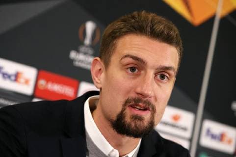 RB Leipzig - Pressekonferenz Fussball Euro League Salzburg, 28.11.2018, Red Bull Arena, Fussball, UEFA EURO EM Europameisterschaft Fussball League , Pressekonferenz am Vortag des EL Spieles, FC Salzburg vs. RB Leipzig , Im Bild; Stefan Ilsanker (13, RB Leipzig) , Gemäß den Vorgaben der UEFA ist es untersagt, in dem Stadion und oder vom Spiel angefertigte Fotoaufnahmen in Form von Sequenzbildern und oder videoähnlichen Fotostrecken zu verwerten bzw. verwerten zu lassen. ,