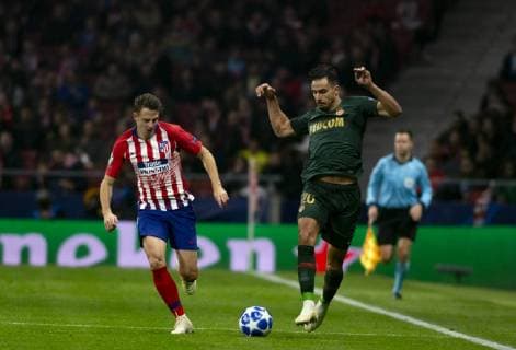 Chadli of Monaco and Santiago Arias of Atletico de Madrid during the UEFA Champions League 2018 19 match between Atletico de Madrid and Monaco, at Wanda Metropolitano Stadium in Madrid on November 28, 2018. (Photo by Guille Martinez Cordon Press) Cordon Press  xGuillermoxMartinezx xUEFAxChampionsxLeaguex2018 19:xAtleticoxdexMadridxvsxMonacox