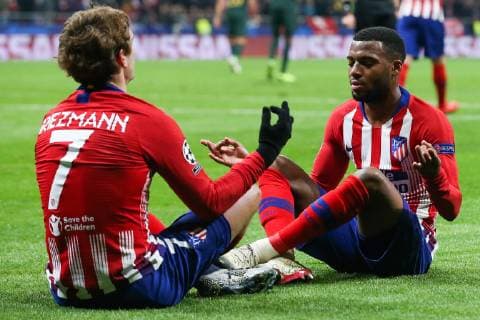 FuÃŸball, CL, Yoga-Jubel von Antoine Griezmann und Thomas Lemar MADRID, SPAIN â€“ NOVEMBER 28, 2018: Atletico Madridâ€™s Antoine Griezmann (L) and Thomas Lemar celebrate scoring against AS Monaco in their 2018 19 UEFA Champions League Group A Round 5 football match at Madridâ€™s Wanda Metropolitano. Stanislav Krasilnikov  TS09923A