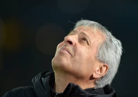 Dortmund, Germany 28.11.2018, UEFA Champions League - 2018 19 Season, Rueckrunde, Gruppenphase - Gruppe A - 5. Spieltag, BV Borussia Dortmund - Club Bruegge, Trainer Lucien Favre (BVB) schaut ( DeFodi521