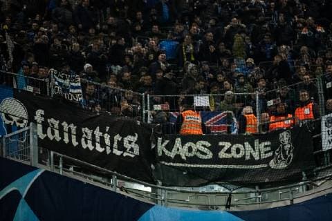 28.11.2018, xkvx, Fussball UEFA Champions League, Borussia Dortmund - Club Bruegge emspor, v.l. Club Bruegge Fans hinter Bauzaeunen Zauenen Schutz Abgesperrt (DFL DFB REGULATIONS PROHIBIT ANY USE OF PHOTOGRAPHS as IMAGE SEQUENCES and or QUASI-VIDEO) Dortmund
