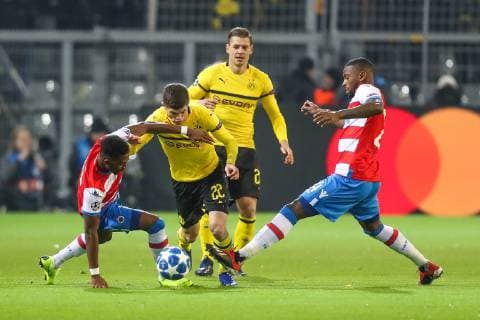 Club s Emmanuel Bonaventure Dennis, Dortmund s Christian Pulisic and Club s Stefano Denswil fight for the ball during a game between Belgian soccer team Club Brugge KV and German team Borussia Dortmund in Dortmund, Germany, Wednesday 28 November 2018, on the fifth day of the UEFA Champions League, in group A. BRUNOxFAHY  x05478885x