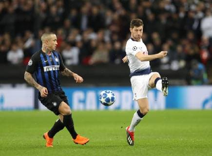 Ben Davies of Tottenham clears under pressure from Radja Nainggolan of Inter Milan during the UEFA Champions League, Group B match at Wembley Stadium, London. Picture date: 28th November 2018. Picture credit should read: David Klein Sportimage EDITORIAL USE ONLY. No use with unauthorised audio, video, data, fixture lists, club league logos or live services. Online in-match use limited to 120 images, no video emulation. No use in betting, games or single club league player publications. A54I4087.JPG