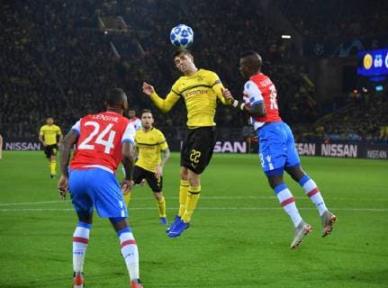 28.11.2018, Fussball, UEFA Champions League, Saison 2018 2019, Vorrunde, 5. Spieltag, Borussia Dortmund - Club Bruegge, v.li., Stefano Denswil (FC Bruegge), Christian Pulisic (Borussia Dortmund), Marvelous Nakamba (FC Bruegge)