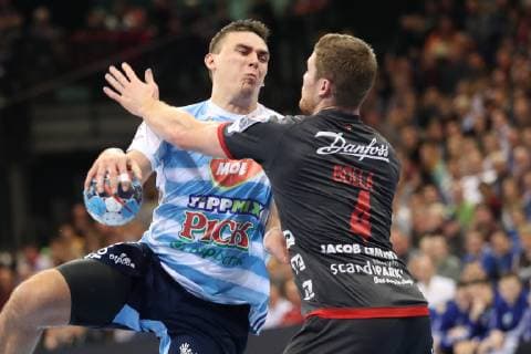 Richard Bodo (MOL-Pick Szeged, 09), Johannes Golla (SG Flensburg-Handewitt, 04) Flensburg Schleswig-Holstein Deutschland Flens-Arena Copyright: xAgentur54Gradx xSpeedphotosx