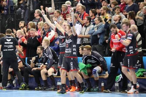 Jubel auf der Bank Sieg Flensburg Schleswig-Holstein Deutschland Flens-Arena Copyright: xAgentur54Gradx xSpeedphotosx
