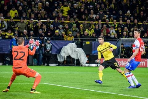 Torwart Ethan Horvath (Club Brugge 22) mit einer Parade gegen Christian Pulisic (Borussia Dortmund 22) beim Champions League Spiel zwischen Borussia Dortmund und dem FC Bruegge am 26.11.2018, Borussia Dortmund vs FC Brugge, Champions League, 28.11.2018 Dortmund Copyright: xSchuelerx xEibnerx-xPressefotox EP_EER