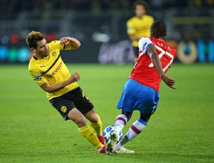 28.11.2018, Fussball UEFA Champions League 2018 2019, Gruppenphase, 5.Spieltag, Borussia Dortmund - FC Brügge, im Signal-Iduna-Park Dortmund. (L-R) Raphael Guerreiro (Dortmund) gegen Clinton Mata (FC Brügge)