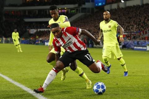 EINDHOVEN, Philips Stadium, PSV - Barcelona , football, Champions League, season 2018-2019 , 28-11-2018, Barcelona player Nelson Semedo(l) and PSV player Steven Bergwijn(r). PSV - Barcelona  x2652142x