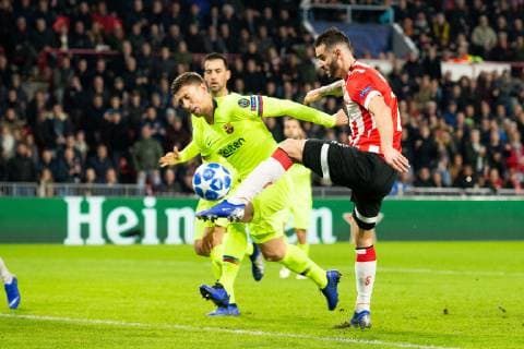 Clement Lenglet of FC Barcelona Barca Gaston Pereiro of PSV during the UEFA Champions League group C match between PSV Eindhoven and FC Barcelona at the Phillips stadium on November 28, 2018 in Eindhoven, The Netherlands UEFA Champions League 2018 2019 xVIxVIxImagesx xTomxBodexMultimediaxIVx 12919122