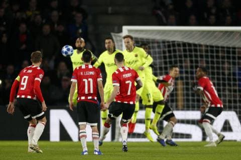 (L-R), Luuk de Jong of PSV, Hirving Lozano of PSV, Gaston Pereiro of PSV during the UEFA Champions League group C match between PSV Eindhoven and FC Barcelona Barca at the Phillips stadium on November 28, 2018 in Eindhoven, The Netherlands UEFA Champions League 2018 2019 xVIxVIxImagesx xJeroenxPutmansxIVx 12919125