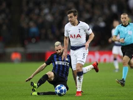 Harry Winks of Tottenham glides past Marcelo Brozovic of Inter Milan during the UEFA Champions League, Group B match at Wembley Stadium, London. Picture date: 28th November 2018. Picture credit should read: David Klein Sportimage EDITORIAL USE ONLY. No use with unauthorised audio, video, data, fixture lists, club league logos or live services. Online in-match use limited to 120 images, no video emulation. No use in betting, games or single club league player publications. A54I5066.JPG