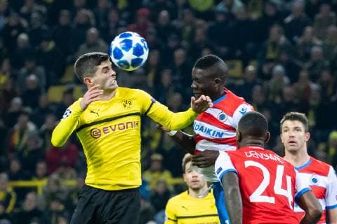 28.11.2018, xkvx, Fussball UEFA Champions League, Borussia Dortmund - Club Bruegge emspor, v.l. Christian Pulisic (BVB Borussia Dortmund), Marvelous Nakamba (Club Bruegge) (DFL DFB REGULATIONS PROHIBIT ANY USE OF PHOTOGRAPHS as IMAGE SEQUENCES and or QUASI-VIDEO) Dortmund