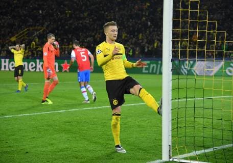 Sport Bilder des Tages 28.11.2018, Fussball, UEFA Champions League, Saison 2018 2019, Vorrunde, 5. Spieltag, Borussia Dortmund - Club Bruegge, Marco Reus (Borussia Dortmund) tritt gegen den Torpfosten