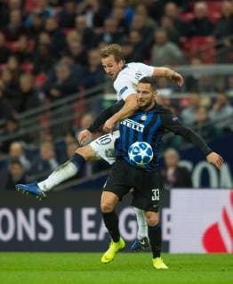 Tottenham s Harry Kane and Inter s Danilo D Ambrosio during the UEFA Champions League match between Tottenham Hotspur and Internazionale at Wembley Stadium, London, England on 28 November 2018. Copyright: xPRiMExMediaxImagesx PMI-2439-0002
