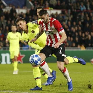 EINDHOVEN, Philips Stadium, PSV - Barcelona , football, Champions League, season 2018-2019 , 28-11-2018, Barcelona player Clement Lenglet(l) and PSV player Gaston Pereiro(r). PSV - Barcelona  x2652476x