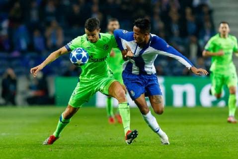 Portugal, Porto 28.11.2018, UEFA Champions League - 2018 19 Season, Vorrunde, Gruppenphase - Gruppe D - 5. Spieltag, FC Porto - FC Schalke 04, Franco Di Santo (S04) und Eder Militao (FCP) im Zweikampf ( DeFodi048