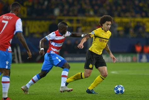 Dortmund, Germany 28.11.2018, UEFA Champions League - 2018 19 Season, Rueckrunde, Gruppenphase - Gruppe A - 5. Spieltag, BV Borussia Dortmund - Club Bruegge, Marvelous Nakamba (Bruegge) und Axel Witsel (BVB) im zweikampf ( DeFodi521