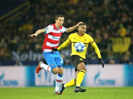 28.11.2018, Fussball UEFA Champions League 2018 2019, Gruppenphase, 5.Spieltag, Borussia Dortmund - FC Brügge, im Signal-Iduna-Park Dortmund. (L-R) Hans Vanaken (FC Brügge) gegen Manuel Akanji (Dortmund)