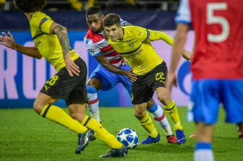 Dortmund, Germany 28.11.2018, UEFA Champions League - 2018 19 Season, Rueckrunde, Gruppenphase, Gruppe A, 5. Spieltag, BV Borussia Dortmund vs. FC Bruegge, Christian Pulisic (Borussia Dortmund), Stefano Denswil (FC Brügge) im Zweikampf ( DeFodi520