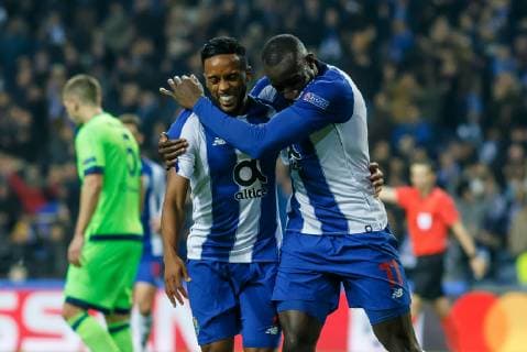 Portugal, Porto 28.11.2018, UEFA Champions League - 2018 19 Season, Vorrunde, Gruppenphase - Gruppe D - 5. Spieltag, FC Porto - FC Schalke 04, Hernani (FCP) bejubelt den Torschuetzen Jesus Corona (FCP) zum 3:1 ( DeFodi048