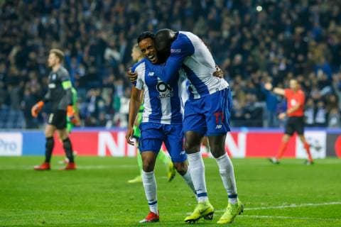 Portugal, Porto 28.11.2018, UEFA Champions League - 2018 19 Season, Vorrunde, Gruppenphase - Gruppe D - 5. Spieltag, FC Porto - FC Schalke 04, Hernani (FCP) bejubelt den Torschuetzen Jesus Corona (FCP) zum 3:1 ( DeFodi048