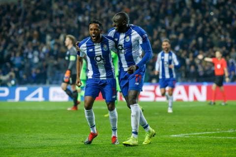 Portugal, Porto 28.11.2018, UEFA Champions League - 2018 19 Season, Vorrunde, Gruppenphase - Gruppe D - 5. Spieltag, FC Porto - FC Schalke 04, Hernani (FCP) bejubelt den Torschuetzen Jesus Corona (FCP) zum 3:1 ( DeFodi048