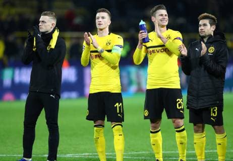 Mittwoch 28.11.2018, Saison 2018 2019, UEFA Champions League, 5. Spieltag im Dortmunder Signal Iduna Park, BVB 09 Borussia Dortmund - Club Brügge, Enttäuschung bei de Dortmunder Spielern nach Abpfiff: Jacob Bruun Larsen (BVB), Marco Reus (BVB), Lukasz Piszczek (BVB) und Raphael Guerreiro (BVB), v.l.