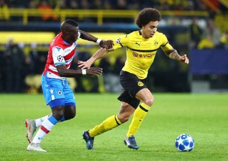 Mittwoch 28.11.2018, Saison 2018 2019, UEFA Champions League, 5. Spieltag im Dortmunder Signal Iduna Park, BVB 09 Borussia Dortmund - Club Brügge, Marvelous Nakamba (CB) gegen Axel Witsel (BVB), v.l.