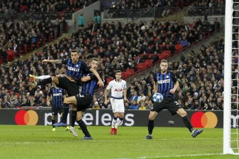 Matias Vecino of FC Internazionale cannot connect with the cross during the UEFA Champions League Group Stage match between Tottenham Hotspur and Inter Milan at Wembley Stadium, London, England on 28 November 2018. Copyright: xCarltonxMyriex 22060025