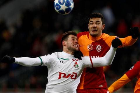MOSCOW, RUSSIA - NOVEMBER 28: Grzegorz Krychowiak (L) of FC Lokomotiv Moscow and Ozan Kabak of Galatasaray vie for the ball during the Group D match of the UEFA Champions League between FC Lokomotiv Moscow and Galatasaray at Lokomotiv Stadium on November 28, 2018 in Moscow, Russia. SPO, SOC, FOC, SPO, SOC, FOC 