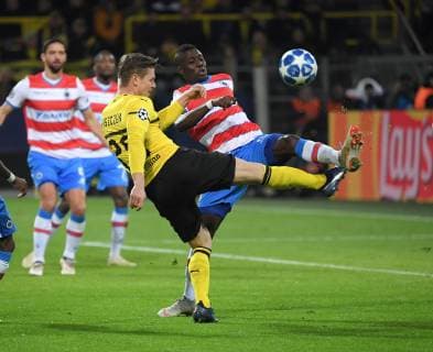 28.11.2018, Fussball, UEFA Champions League, Saison 2018 2019, Vorrunde, 5. Spieltag, Borussia Dortmund - Club Bruegge 0:0, v.li., Lukasz Piszczek (Borussia Dortmund), Marvelous Nakamba (FC Bruegge)
