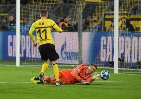 28.11.2018, Fussball, UEFA Champions League, Saison 2018 2019, Vorrunde, 5. Spieltag, Borussia Dortmund - Club Bruegge 0:0, Marco Reus (Borussia Dortmund), li., gegen Torwart Ethan Horvath (FC Bruegge)