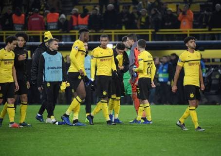 28.11.2018, Fussball, UEFA Champions League, Saison 2018 2019, Vorrunde, 5. Spieltag, Borussia Dortmund - Club Bruegge 0:0, Dortmunds Spieler gehen nach dem SPiel zu ihren Fans