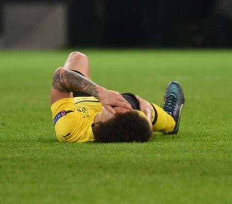 CL Borussia Dortmund - Club Brügge 0:0 28.11.2018 Axel Witsel (BVB) liegt verletzt auf dem Rasen DFL REGULATIONS PROHIBIT ANY USE OF PHOTOGRAPHS AS IMAGE SEQUENCES AND OR QUASI-VIDEO