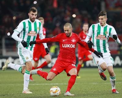 MOSCOW, RUSSIA - NOVEMBER 29, 2018: Spartak Moscow s Sofiane Hanni (C), Rapid Vienna s Marvin Potzmann (L) and Mert Muldur (R) fight for the ball in their 2018 19 UEFA Europa League Group G Round 5 football match at Otkrytie Arena. Sergei Fadeichev TASS  TS099474