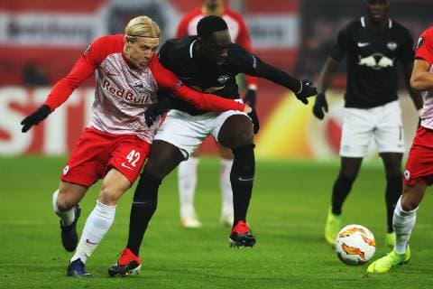 SOCCER - UEFA EL, RBS vs RB Leipzig SALZBURG,AUSTRIA,29.NOV.18 - SOCCER - UEFA Europa League, group stage, Red Bull Salzburg vs RasenBallsport Leipzig. Image shows Xaver Schlager (RBS) and Jean-Kevin Augustin (RB Leipzig). GEPAxpictures xMathiasxMandl