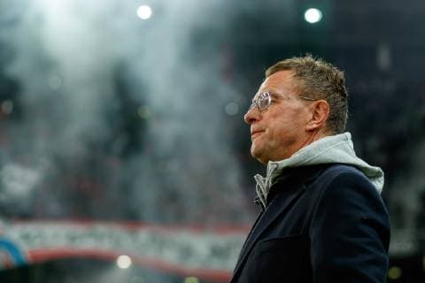 Oesterreich, Salzburg 29.11.2018, UEFA Europa League - 2018 19 Season, Vorrunde, Gruppenphase - Gruppe B - 5. Spieltag, RB Salzburg - RB Leipzig Trainer Ralf Rangnick (RBL) schaut ( DeFodi507