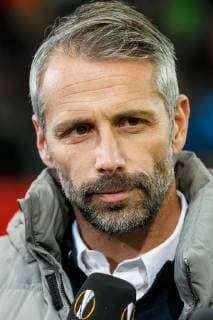Oesterreich, Salzburg 29.11.2018, UEFA Europa League - 2018 19 Season, Vorrunde, Gruppenphase - Gruppe B - 5. Spieltag, RB Salzburg - RB Leipzig Trainer Marco Rose (RBS) schaut ( DeFodi507