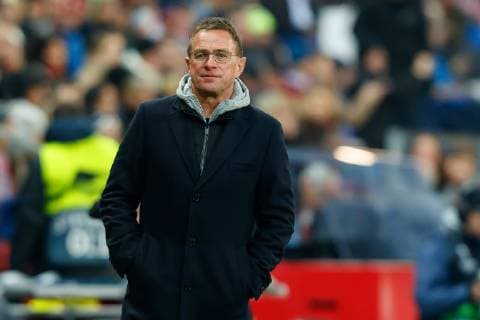 Oesterreich, Salzburg 29.11.2018, UEFA Europa League - 2018 19 Season, Vorrunde, Gruppenphase - Gruppe B - 5. Spieltag, RB Salzburg - RB Leipzig Trainer Ralf Rangnick (RBL) schaut ( DeFodi507