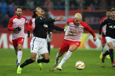 SOCCER - UEFA EL, RBS vs RB Leipzig SALZBURG,AUSTRIA,29.NOV.18 - SOCCER - UEFA Europa League, group stage, Red Bull Salzburg vs RasenBallsport Leipzig. Image shows Yussuf Poulsen (RB Leipzig) and Marin Pongracic (RBS). GEPAxpictures xMathiasxMandl