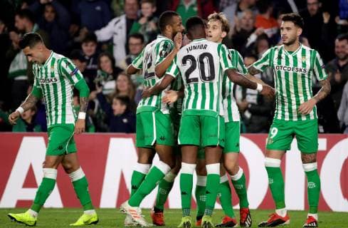 Real Betis Sergio Canales jubilates a goal with his teammates during a UEFA Europa League group F soccer match between Real Betis and Olympiacos at the Benito Villamarin stadium in Seville, southern Spain, 29 November 2018. Real Betis vs Olympiacos !ACHTUNG: NUR REDAKTIONELLE NUTZUNG!  Copyright: xJulioxMunozx GRAF8850 20181129-636791208698510943