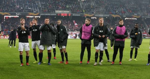 Salzburg - RB Leipzig Fussball Euro League Salzburg, 29.11.2018, Red Bull Arena, Fussball, UEFA Europa League , Gruppe B, 5.Spieltag , FC Red Bull Salzburg vs. RB Leipzig 1:0 (0:0) , Im Bild; Enttäuschung nach dem Spiel bei den leipziger Spielern. , Gemäß den Vorgaben der UEFA ist es untersagt, in dem Stadion und oder vom Spiel angefertigte Fotoaufnahmen in Form von Sequenzbildern und oder videoähnlichen Fotostrecken zu verwerten bzw. verwerten zu lassen. ,