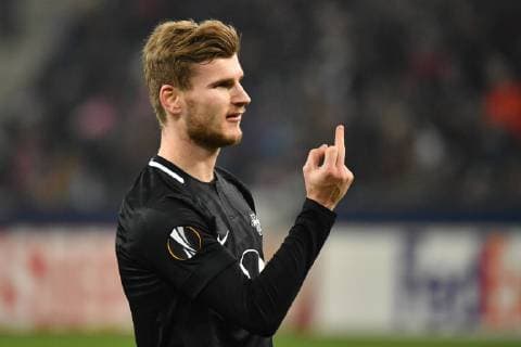 Sport Themen der Woche KW48 Sport Bilder des Tages Timo WERNER (L), zeigt den Mittelfinger (Stinkefinger), Gestik, Aktion,Einzelbild,angeschnittenes Einzelmotiv,Halbfigur,halbe Figur. Fussball Europa League, Gruppenphase, Gruppe B, 5. Spieltag, FC Salzburg (SL)-RB Leipzig (L) 1-0, am 29.11.2018 Stadion Salzburg. *** Timo WERNER L shows the middle finger Stinkefinger gestures action single picture cut single motif half figure football Europa League group phase group B 5 matchday FC Salzburg SL RB Leipzig L 1 0 at 29 11 2018 stadium Salzburg