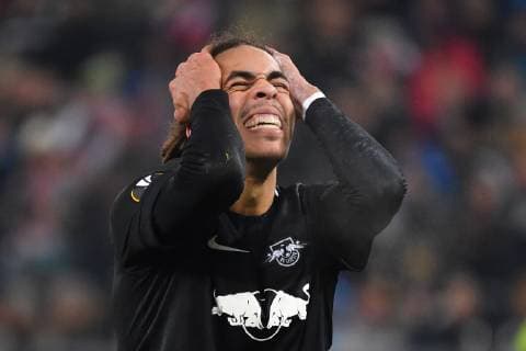 Yussuf POULSEN (L), fassungslos, Enttaeuschung,Frust,enttaeuscht, frustriert,niedergeschlagen nach Spielende, Aktion,Einzelbild,angeschnittenes Einzelmotiv,Halbfigur,halbe Figur Fussball Europa League, Gruppenphase, Gruppe B, 5. Spieltag, FC Salzburg (SL)-RB Leipzig (L) 1-0, am 29.11.2018 Stadion Salzburg.