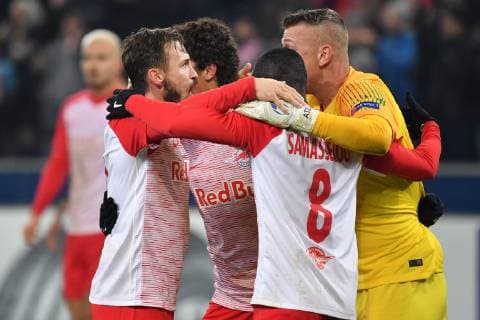 Schlussjubel der Salzburger Spieler, Jubel,Freude,Begeisterung,, Aktion. Fussball Europa League, Gruppenphase, Gruppe B, 5. Spieltag, FC Salzburg (SL)-RB Leipzig (L) 1-0, am 29.11.2018 Stadion Salzburg.