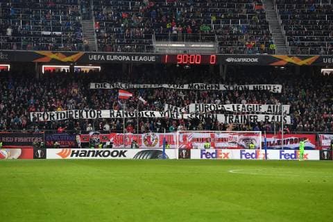 Banner,Spruchband,Transparent der Salzburger Fans,Fussballfans gegen Ralf RANGNICK (Trainer L). Fussball Europa League, Gruppenphase, Gruppe B, 5. Spieltag, FC Salzburg (SL)-RB Leipzig (L) 1-0, am 29.11.2018 Stadion Salzburg.